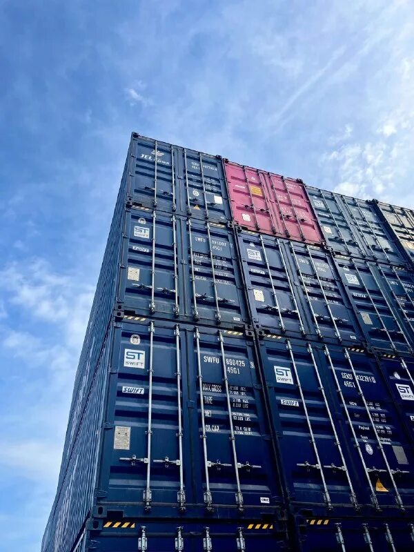 Контейнер 20 футов и 40 футов. Морской контейнер 20 футов. Контейнер морской сухогрузный 20 футов dc. 20 футовый контейнер желтый. Фирмы контейнеров грузовых.