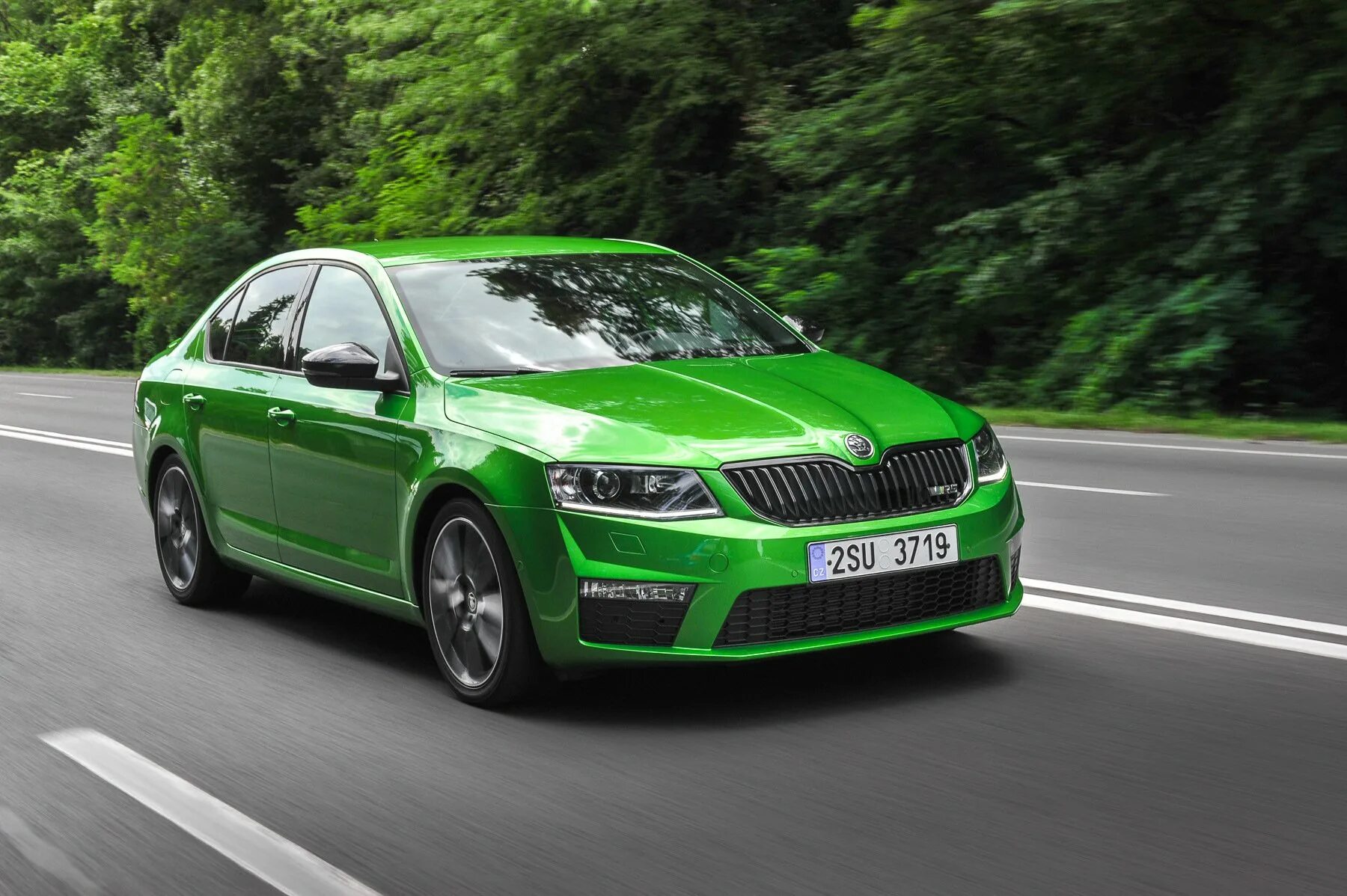 Шкода купить ярославль. Škoda Octavia RS a7. Skoda Octavia RS 2022 зелёная. Skoda Octavia 2022 зеленая.