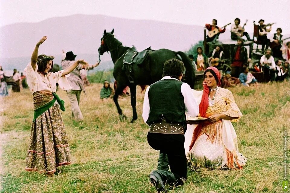 Табор цыган. Табор цыган. Цыгане кочевники. Табор снится. Табор снится.