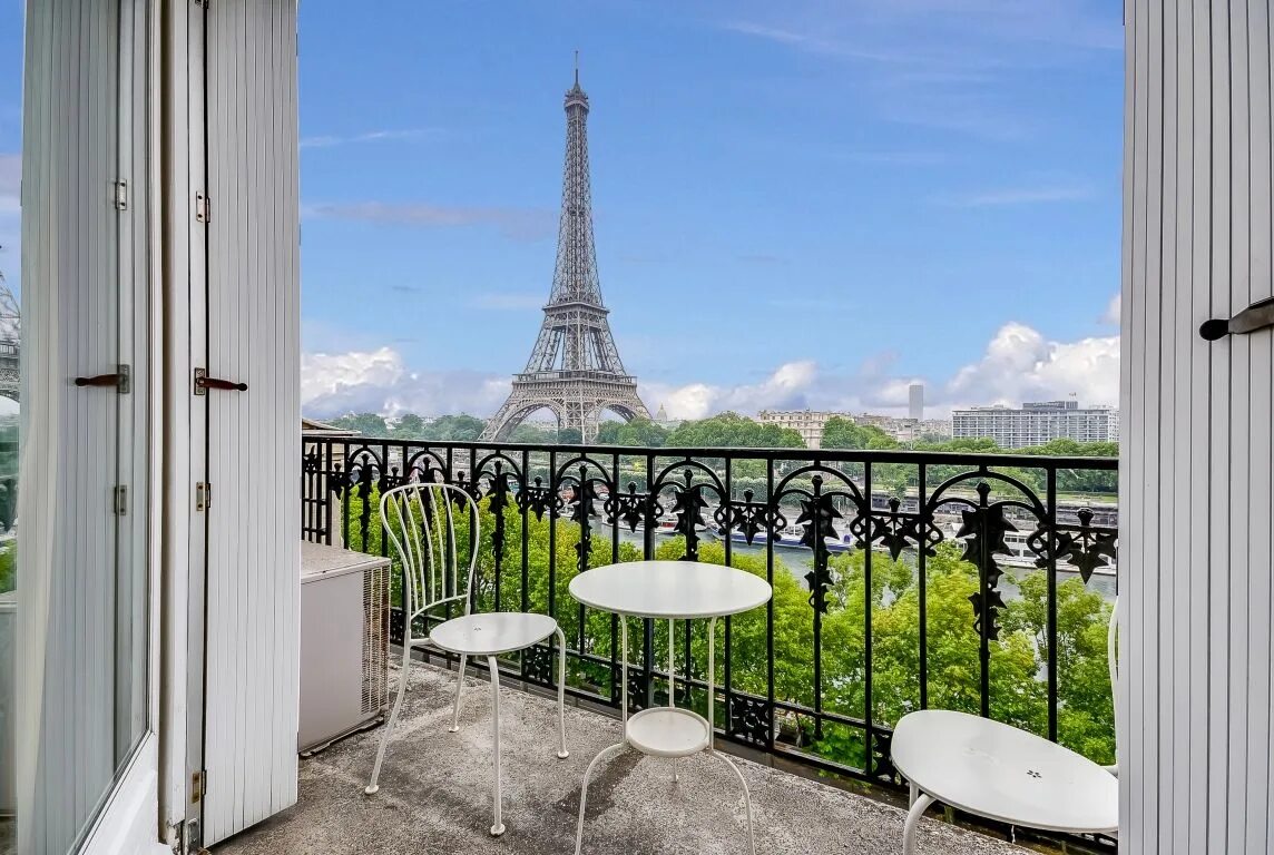 Пентхаус в париже с видом на эйфелеву башню. Париж балкон эйфель. Париж вид на эйфелеву башню. Париж вид из окна на эйфелеву башню. Панорама париж.