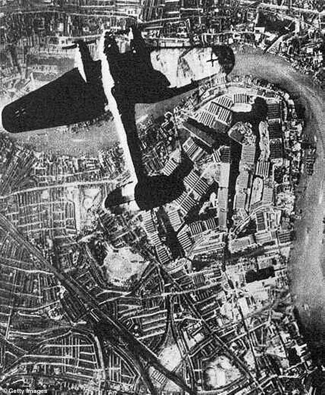 Налет люфтваффе. Бомбёжка лондона 1941. бомбардировка лондона 1940. люфтваффе 1941. битва за англию 1940.