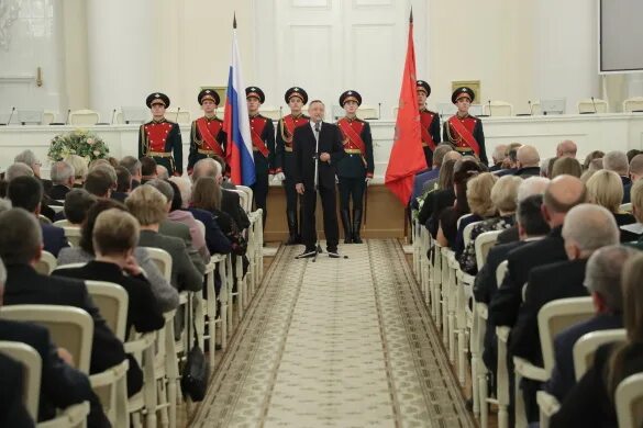 Беглов вручил награды в Смольном. Смольный вручение госнаград. Награждение в Смольном сегодня.