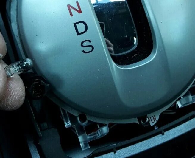 Масляный фильтр Хонда Цивик 4д. Лампочка селектора АКПП Хонда Цивик 4д. Датчик уровня масла Хонда Цивик 4д. Датчик уровня масла на Хонда Цивик 4д 2007 года. Датчик уровня масла цивик