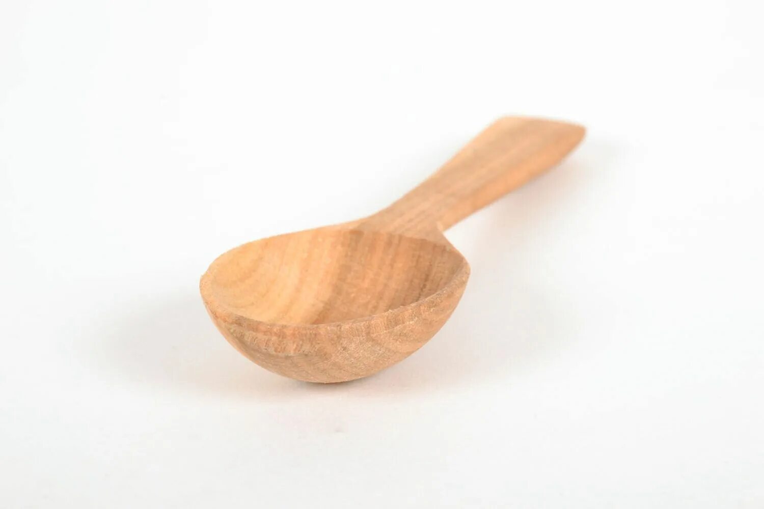 Wooden spoon. Большая деревянная ложка. Деревянная ложка широкая. Ложка деревянная деревенская. Ложка деревянная лежит.