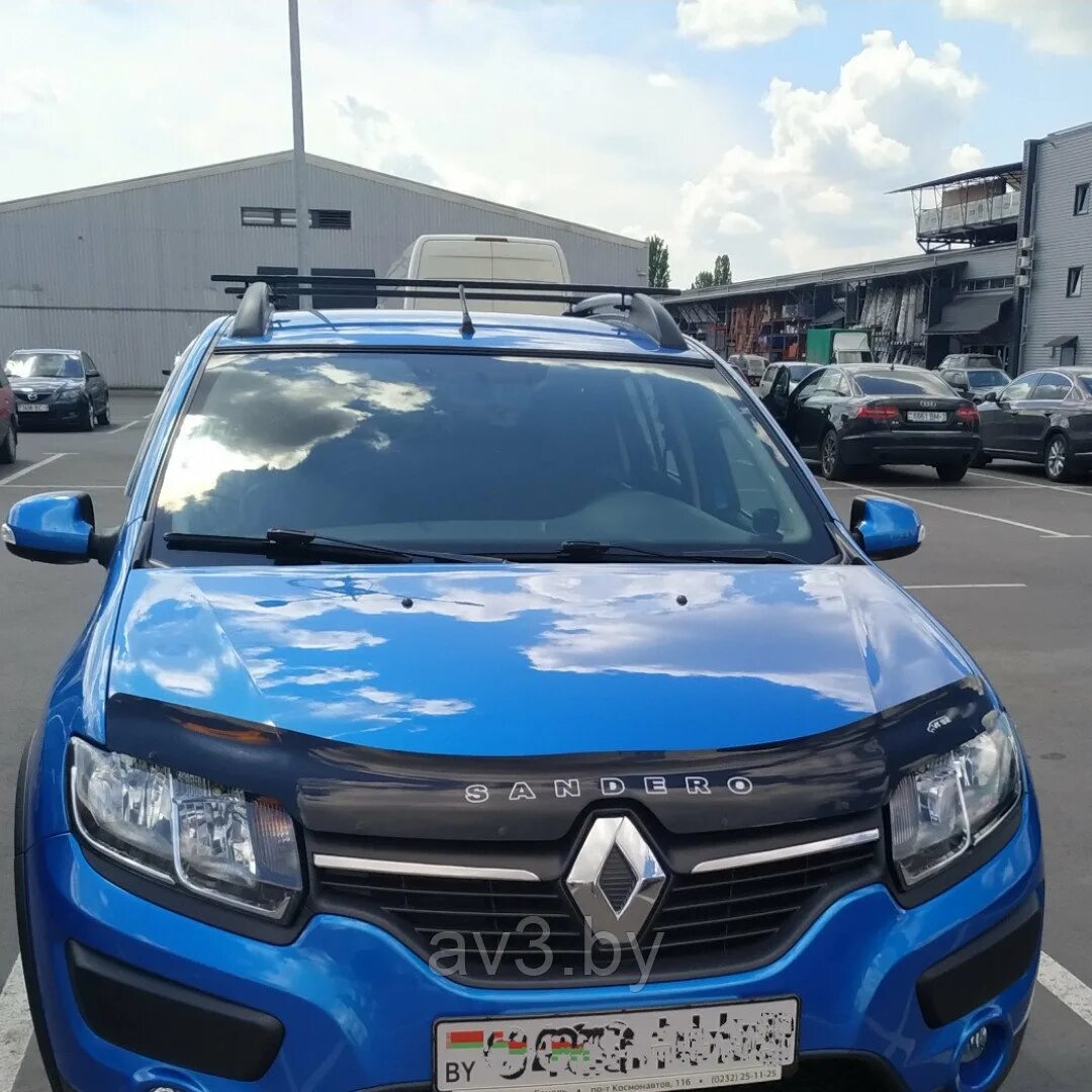 Дефлектор капота Renault Sandero Stepway 2. Дефлекторы Renault Sandero Stepway 2. Дефлектор на капот Сандеро степвей 2. Дефлектор капота Сандеро 2.