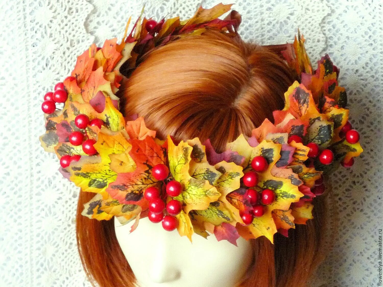 Маски для волос из листьев. Осенний венок на голову. Осенний Венгк наголову. Осенние веночки на голову. Осенний ободок.