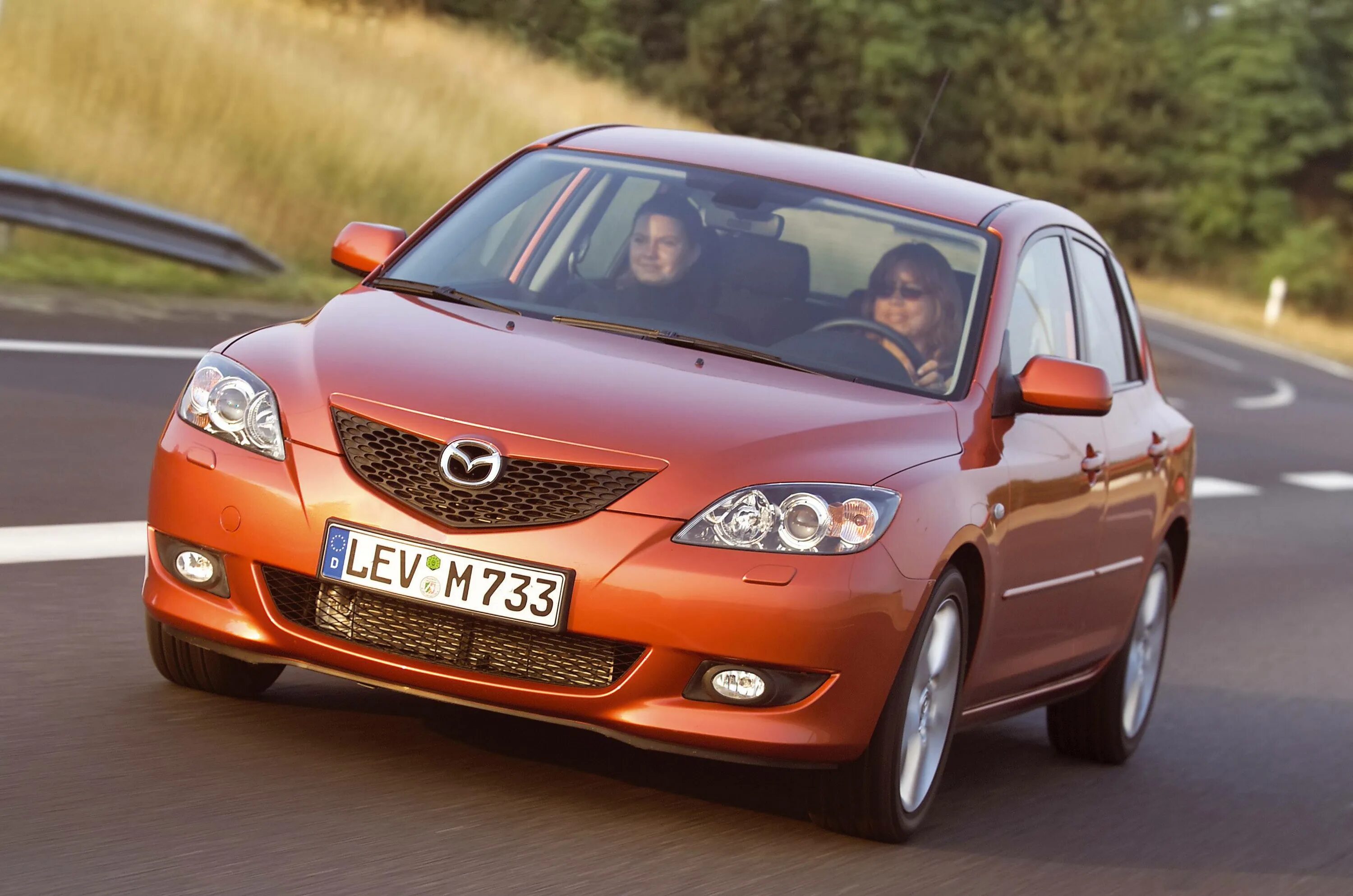 Выбор мазда 3. Mazda axela 2020 седан. Мазда 3 хэтчбек 2009. Mazda 3 хэтчбек. Мазда 3 седан.