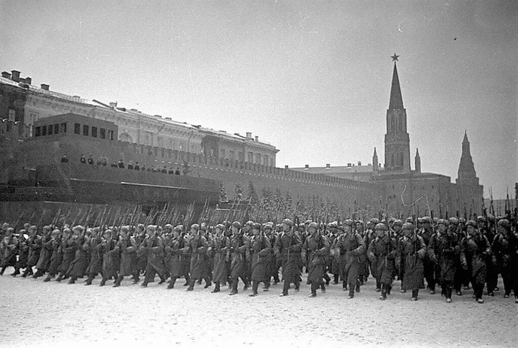 Битва под Москвой 1941-1942. Парад на красной площади 7 ноября 1941 года. Битва за Москву 1941. Парад на красной площади 1941 битва за Москву. Парад 1941г