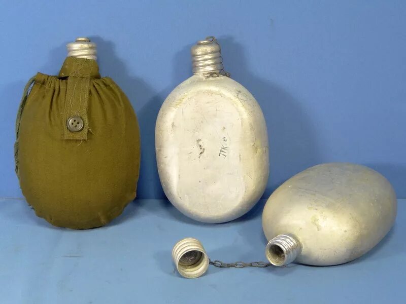 Фляжка во время войны. Фляга ркка вов. Алюминиевая манерка вермахта. Фляга алюминиевая армейская в чехле. Фляга эстонская 1941.