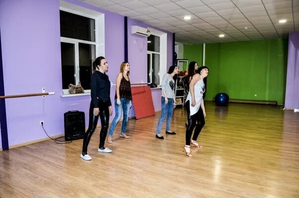 Line dance краснодар школа танцев. Танцы стрекоза краснодар. Ювента краснодар танцы. Танец бананамама. Оригинальный танцевальный номер.