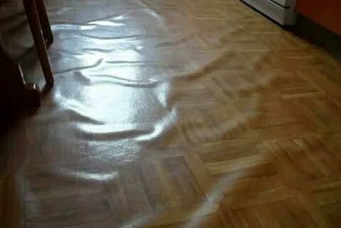 Ламинат криво положил