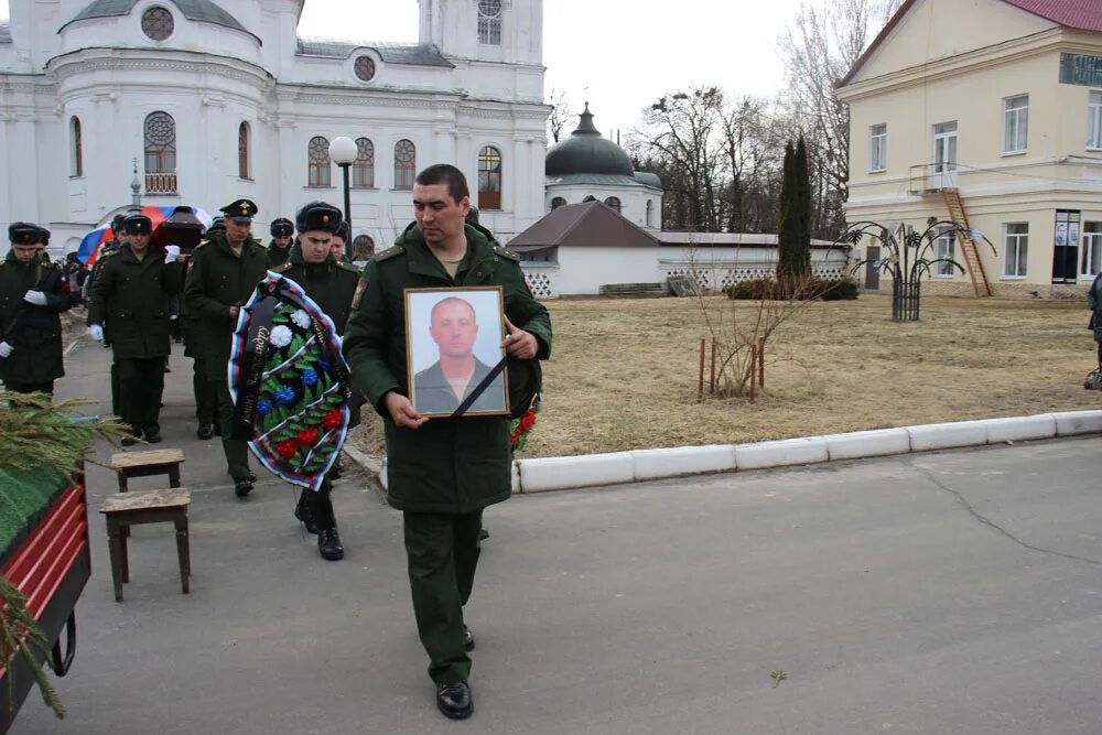 Брянская область погибших на украине. Почеп Брянская область прощание с погибшим.