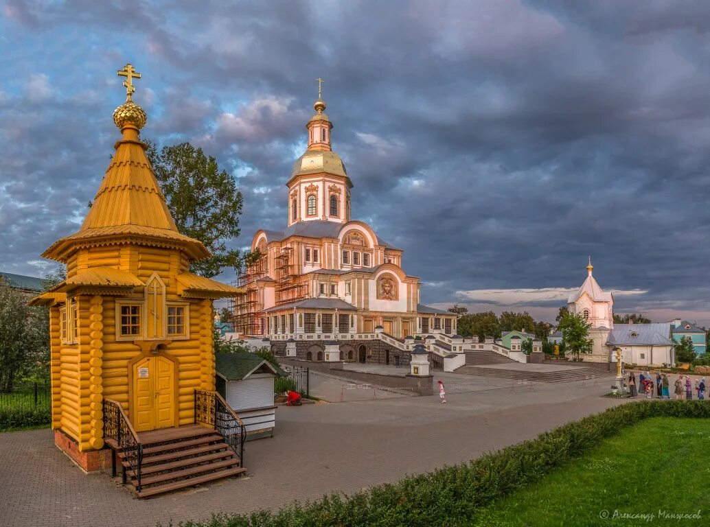 Серафимо-дивеевский монастырь казанская церковь. Дивеево монастырь серафима саровского. Дивеевский монастырь канавка богородицы. Дивеево храм богородицы фото. Дивеевский монастырь канавка богородицы.