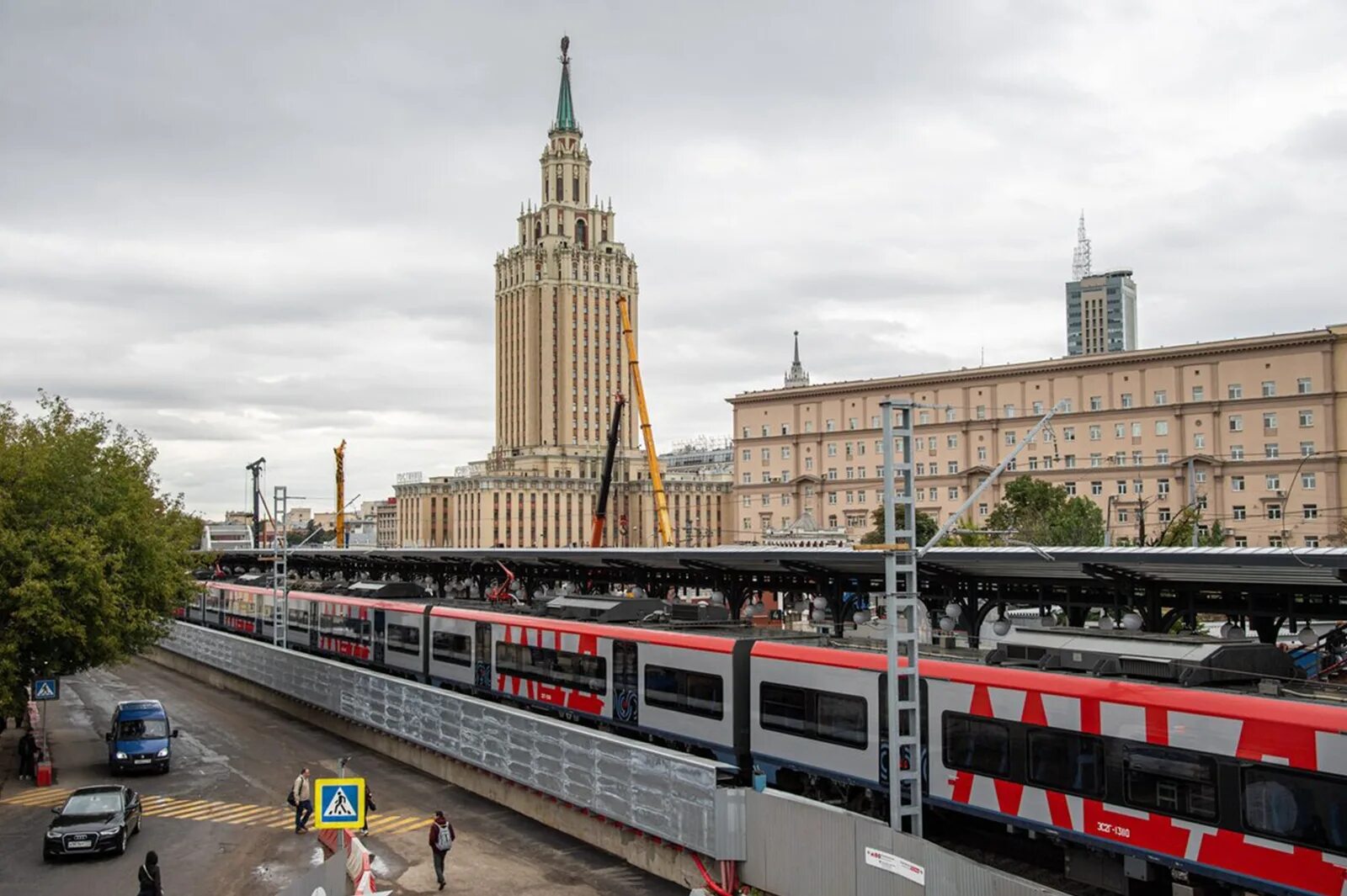 Арки Каланчёвского путепровода украсят скульптуры двуглавого орла и Георгия Побе