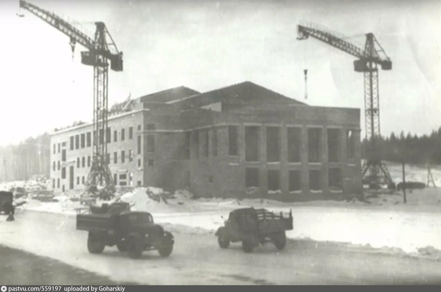 Дк октябрь г снежинск. Строительство снежинска. Октябрь снежинск. Клубное объединение октябрь снежинск. Здания снежинска дк.