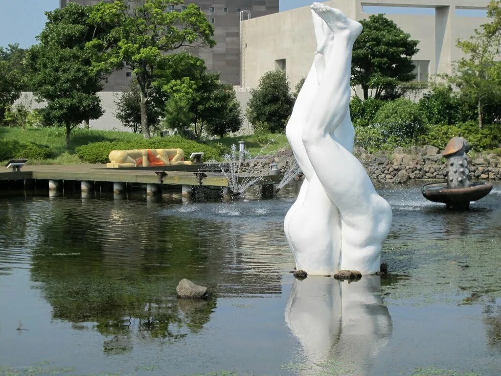 Парк любви в южной корее jeju loveland. Скульптура любовь. Парк любви в южной корее на острове чеджудо. Парк loveland чеджу. Чеджу южная корея парк любви.
