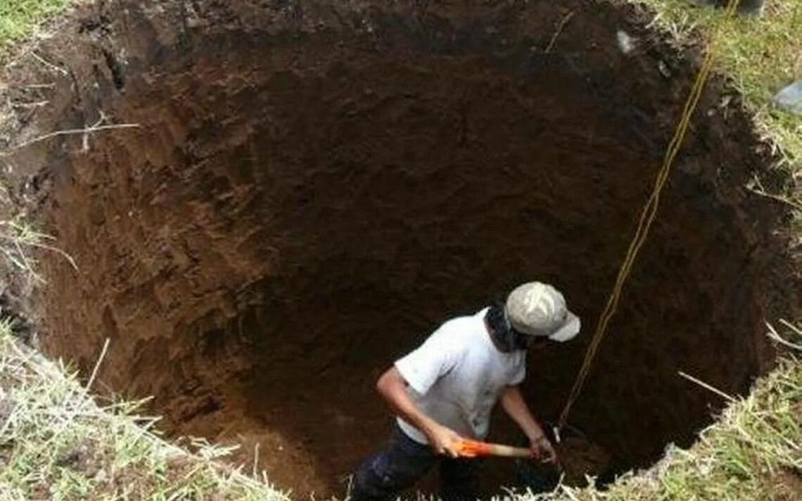 Digging holes. Digging the Earth hole. Dig a hole. Giant Machine digging Earth Vertical hole. Dig starting Bore hole.