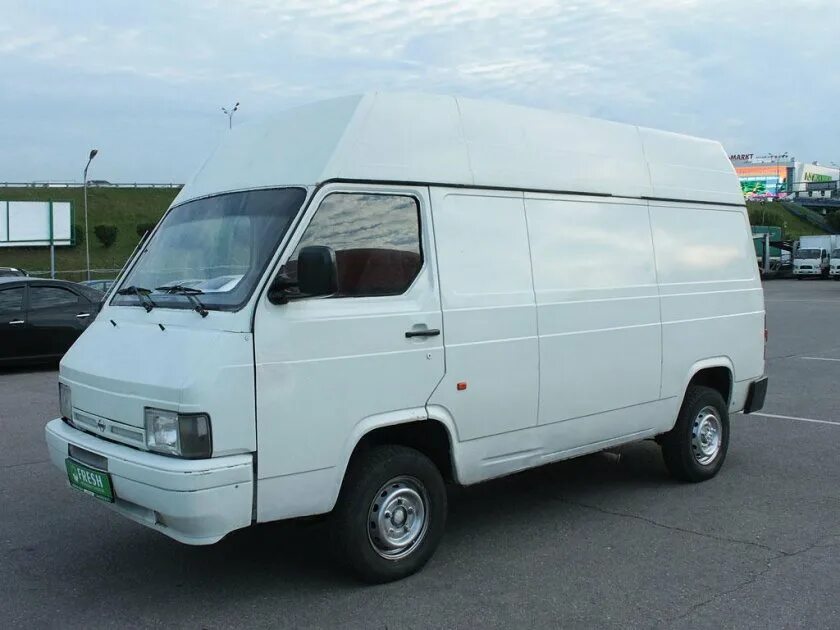 Купить бу фургон авито цельнометаллический. Nissan trade 3,0. Ниссан легковой фургон. Ниссан фургон 1992г. Японский цельнометаллический фургон Ниссан.