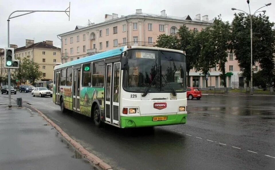 Автобус Псков. Автобусы в Пскове фото. Автобус 11 Псков.