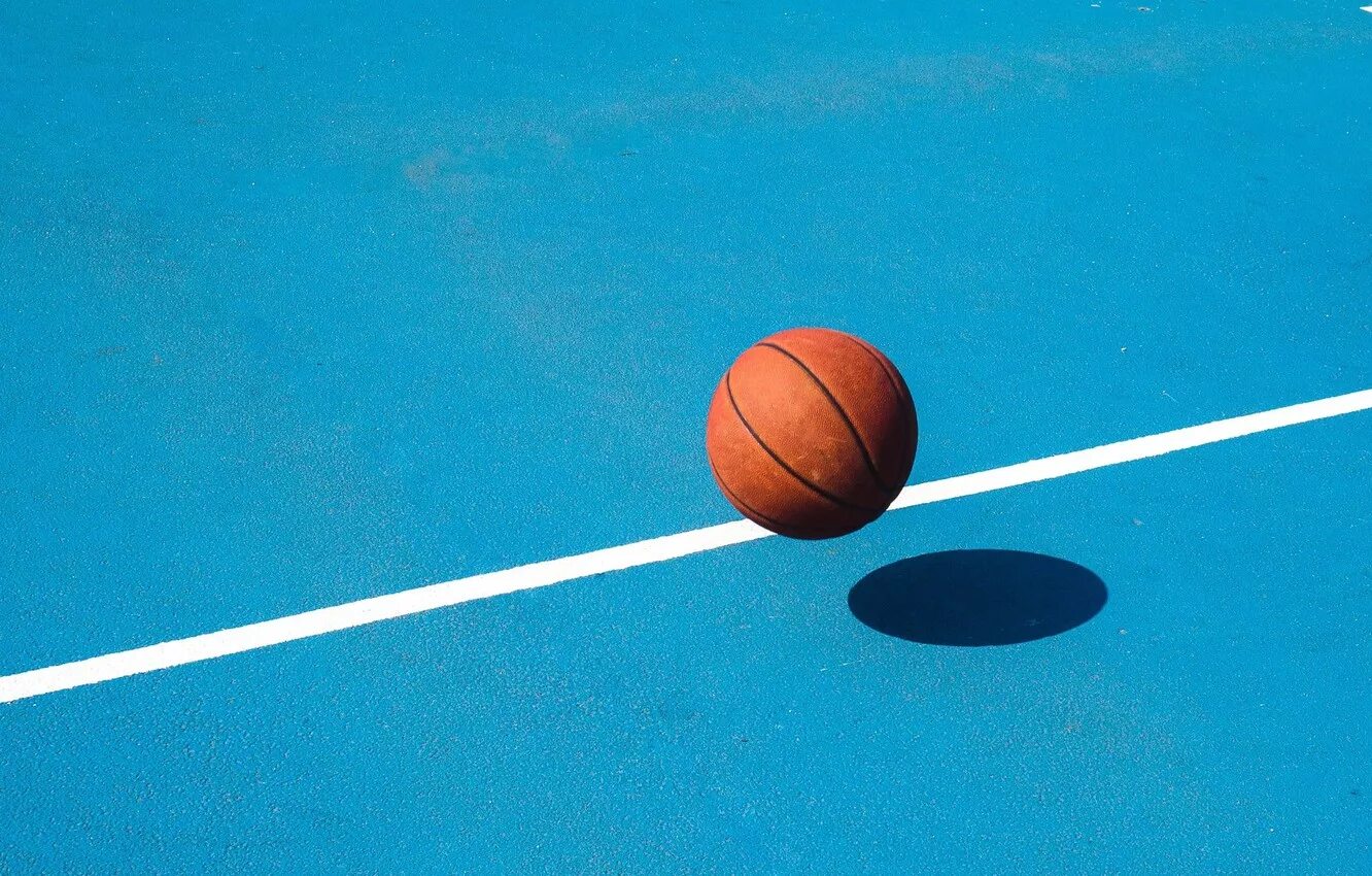 Бол личный. Баскетбольный мяч на площадке. Баскетбол Эстетика. Спортивные мячи Эстетика. Баскетбол мяч Эстетика.