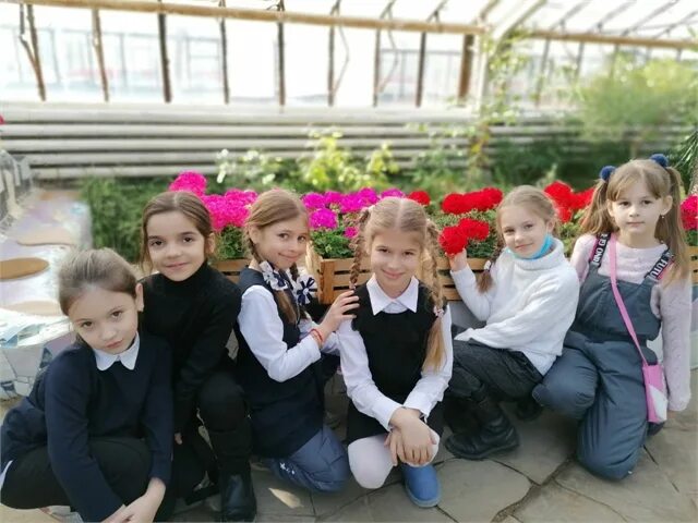 Школа русский ошняк. Чоу сош русско-американская. Русско американская школа в волжском. Русско американская школа. Русско американская школа в волжском.