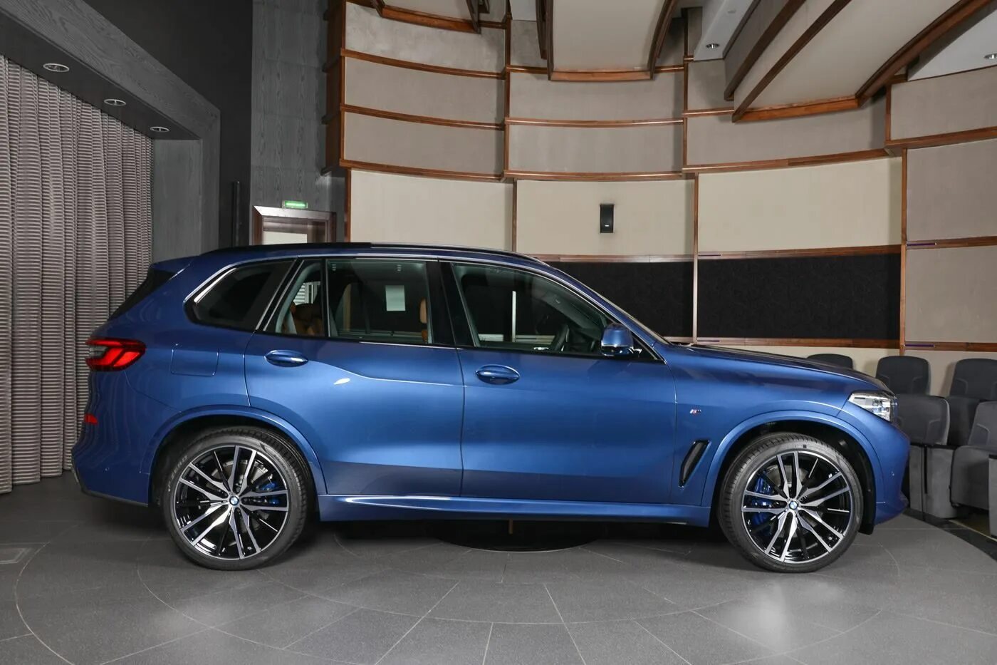 Bmw x5 цвета. BMW x5 g05 синий. BMW x5 g05 матовый синий. BMW g05 синего цвета x5. X5 BMW 2019 Blue.