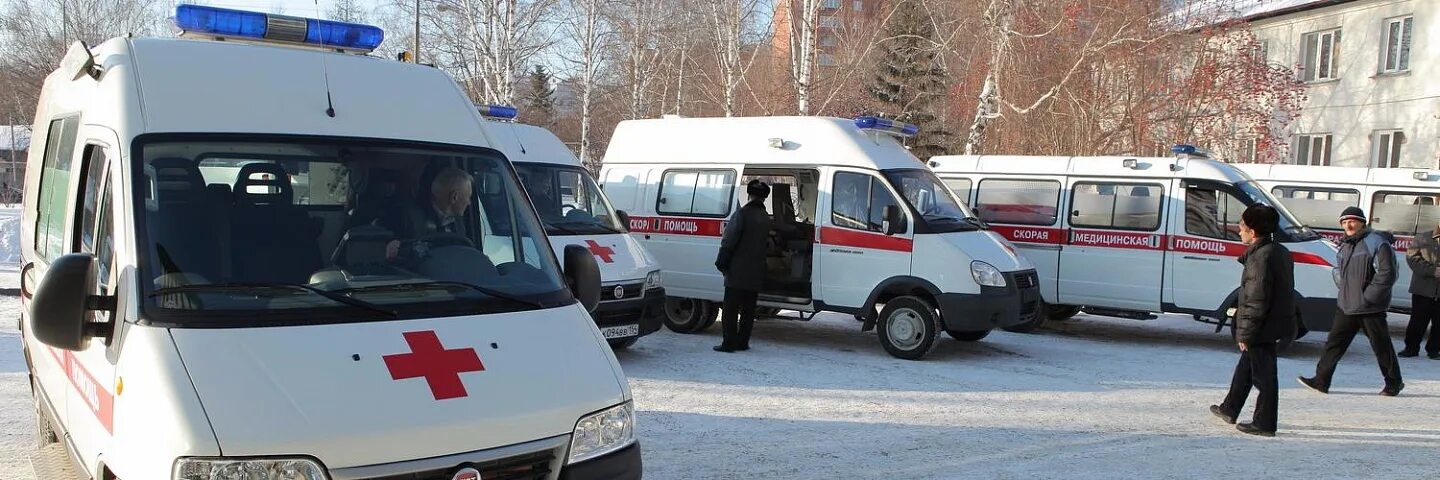 Новогодняя скорая. Врач скорой помощи новосибирск. Детская скорая. Ссмп новосибирск. Машины реанимации в новосибирске.