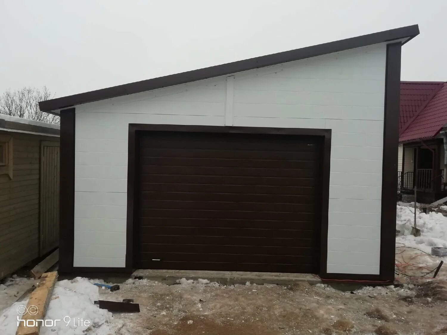 гараж под ключ иркутск. гараж из сэндвич панелей рал 7024. гараж из сэндвич панелей. гараж сэндвич односкатный 10x8. гараж из сэндвич панелей под дерево.