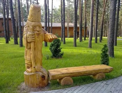 Парк скульптур из деревьев