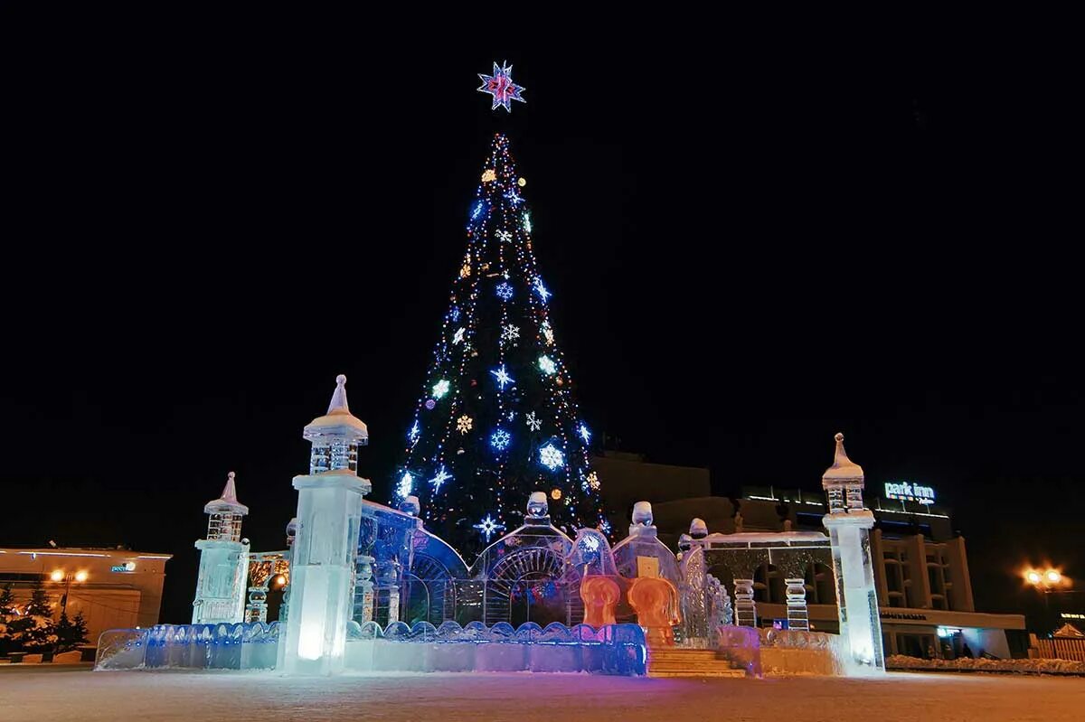 Главная ёлка в удмуртии. Центральная площадь ижевск зимой. Елки ижевск. Елка в ижевске на площади. Елки ижевск.