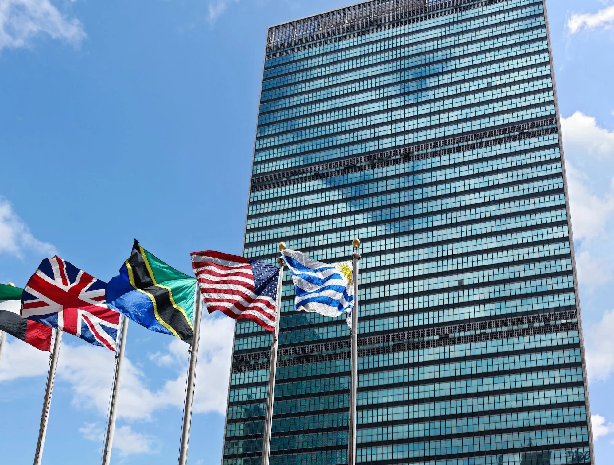 Город штаб оон. Штаб-квартира ООН В Нью-Йорке. Здание штаб-квартиры ООН В Нью-Йорке. Здание секретариата ООН В Нью-Йорке. Здание Генеральной Ассамблеи ООН В Нью-Йорке.