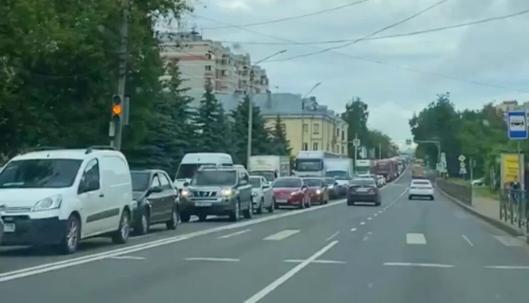 Закрытие дорог в костроме. Пробка на дороге. Дорожный затор. Пробка на дороге фото. Пробки Кострома.