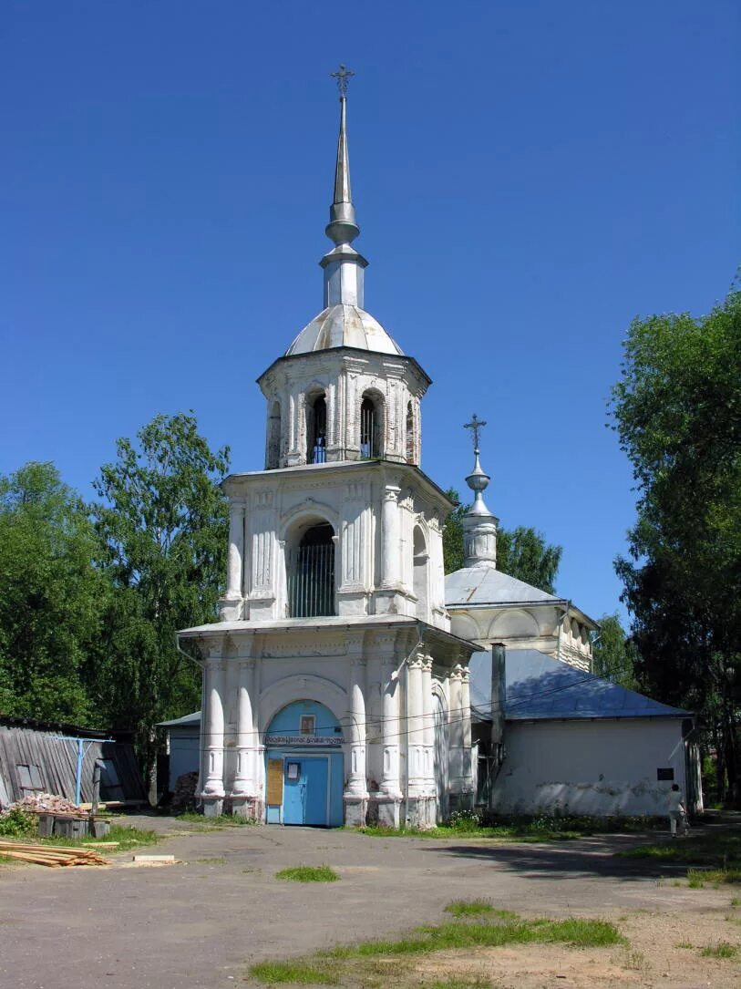 Парк воздвиженский бежецк. Бежецк Крестовоздвиженский храм. Благовещенский монастырь Бежецк. Бежецк Церковь. Бежецк монастырь.