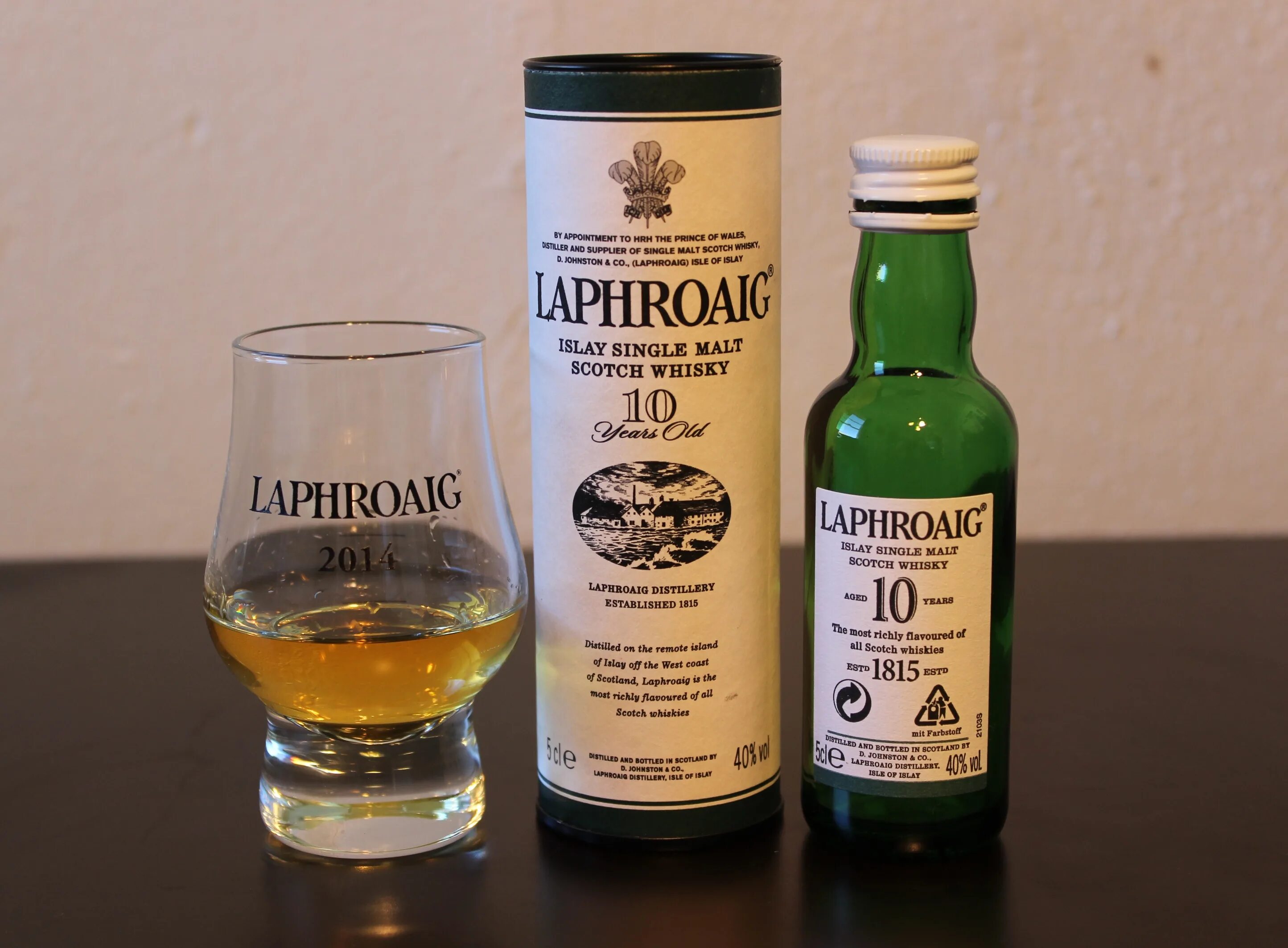 Лафройг 10. Laphroaig Single Malt 10 year. Виски Лафройг. Шотландский виски Лафройг. Лафру