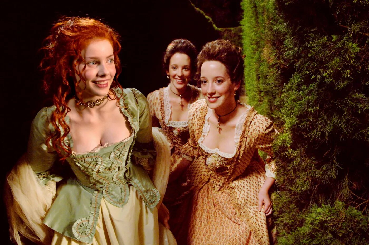 Юные куртизанки. Рейчел Херд-Вуд парфюмер. Рейчел Херд-Вуд Лаура Риши. Лаура Риши парфюмер. Рейчел Херд-Вуд рыжая