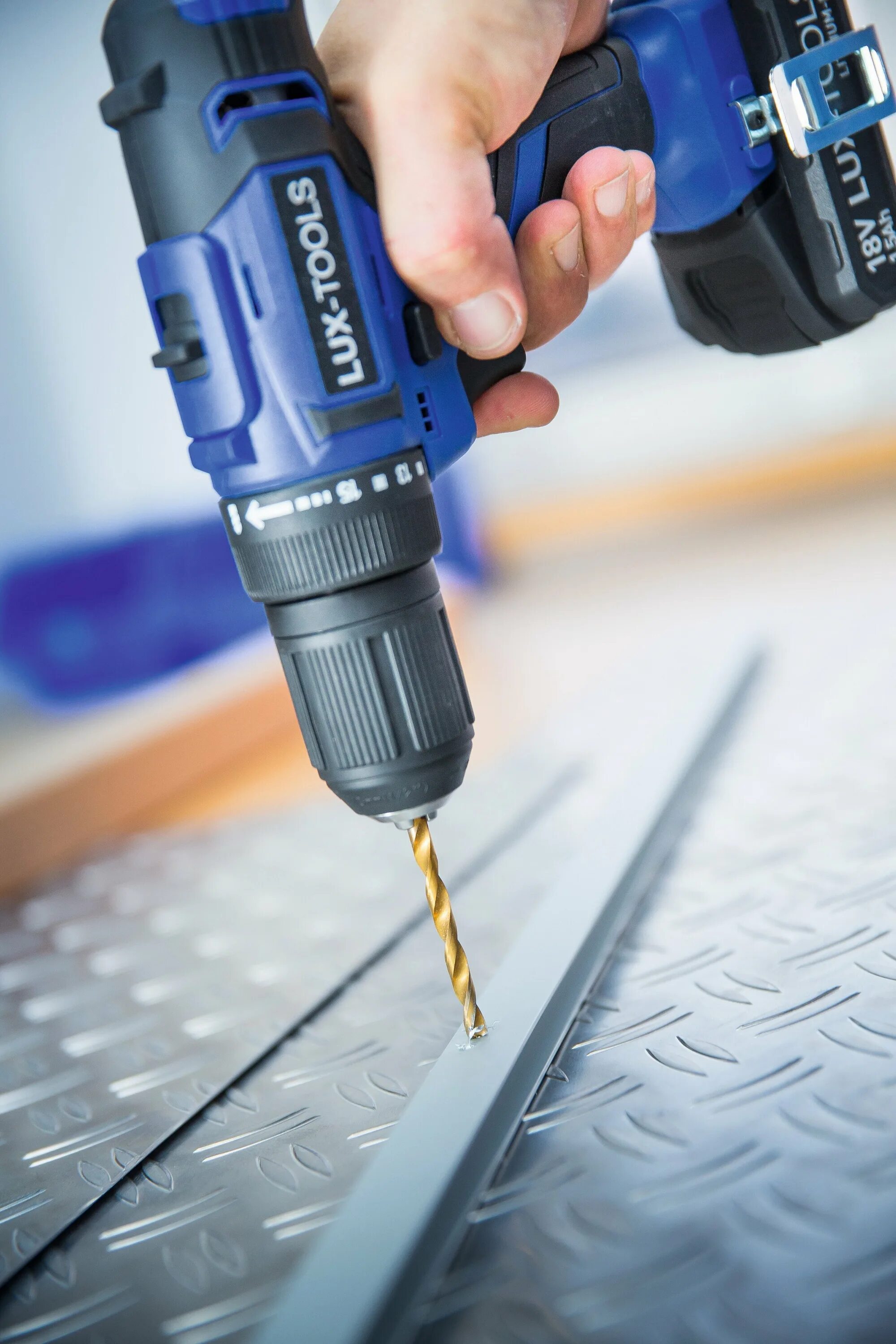 Шуруповёрт makita 12v. Шуруповерт tool. Дрель аккумуляторная lux-tools. Шуруповерт tool. Шуруповерт lux-tools 18v li-ion.