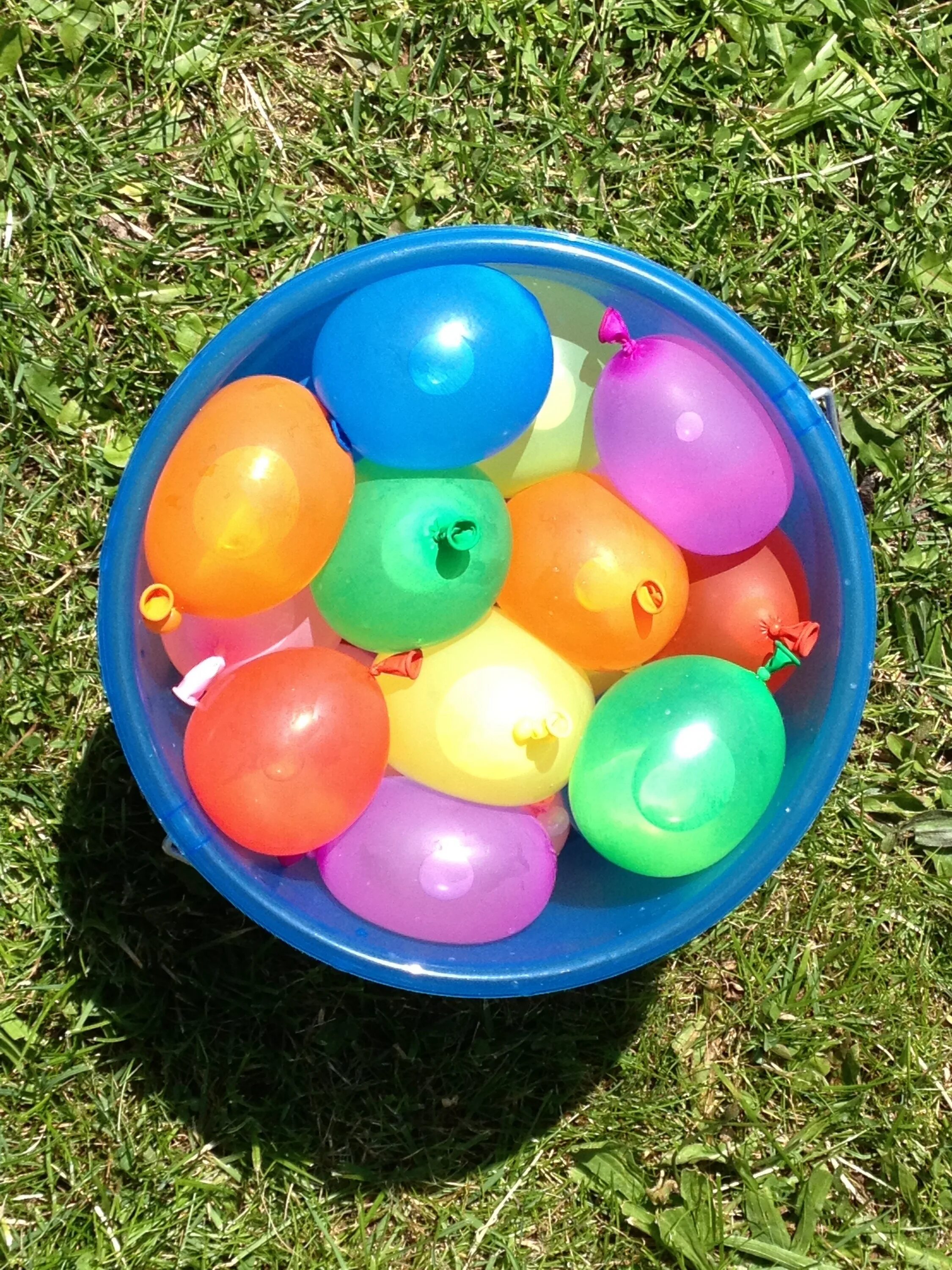 Лето в шаре. Шарики надувные. Шарик с водой. Игрушка в шарике воздушном. Игрушкая с воздушными шарами.