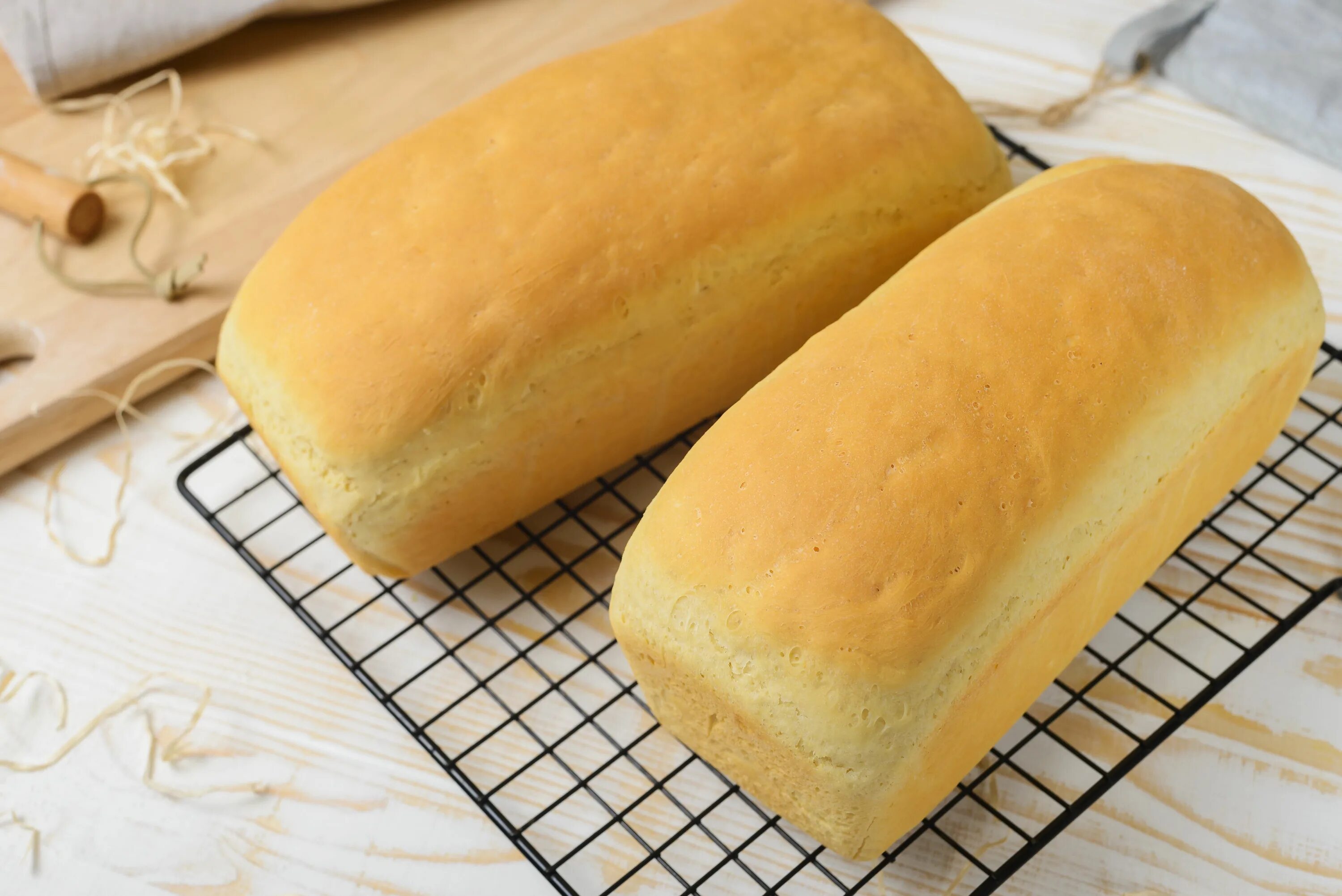 Воздушный молочный хлеб. Хлеб смазывают. Амиши выпечка. Итальянский молочный хлеб.