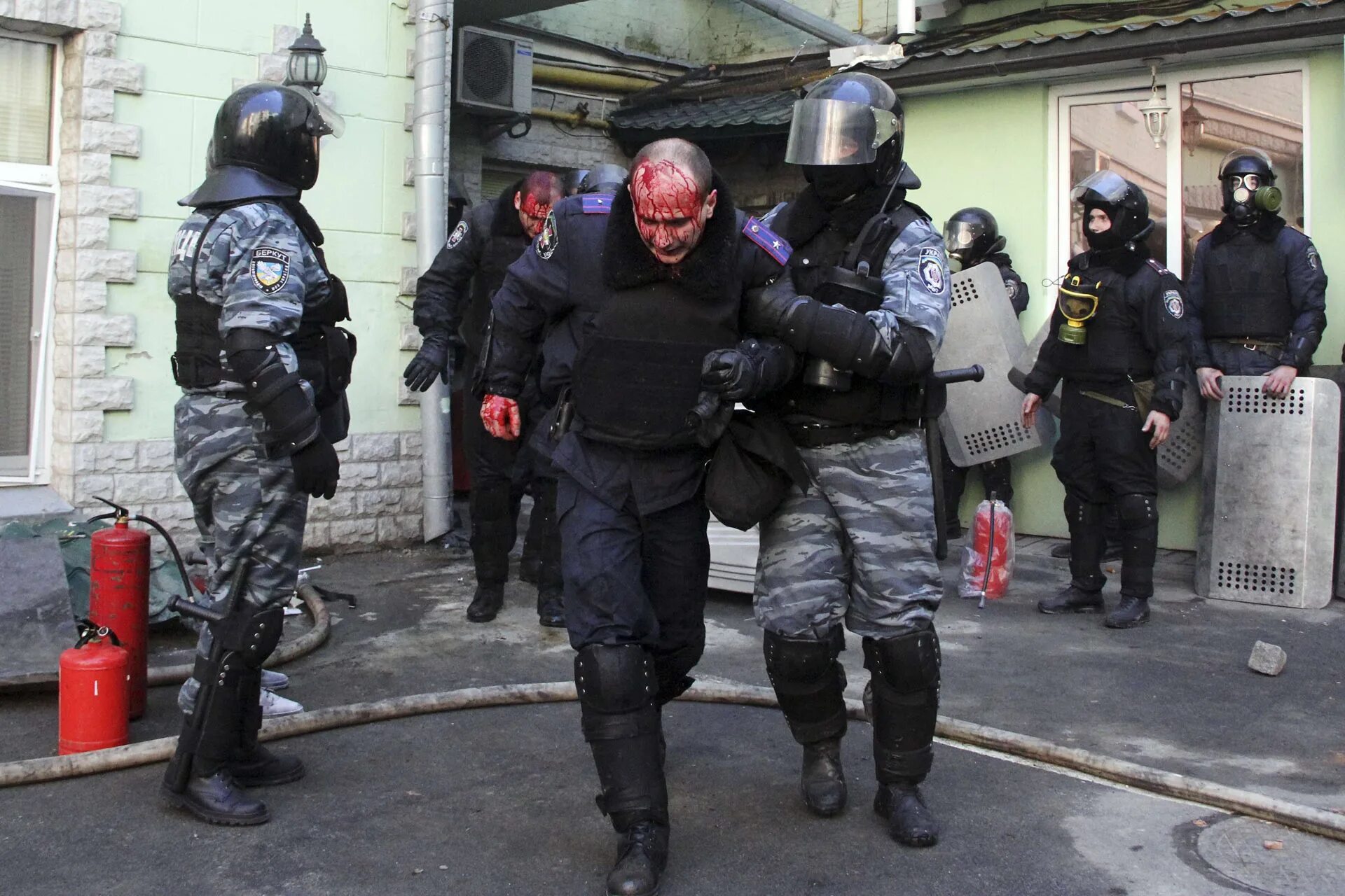 Сколько погибло беркута на майдане. Беркут милиция Украина 2014.
