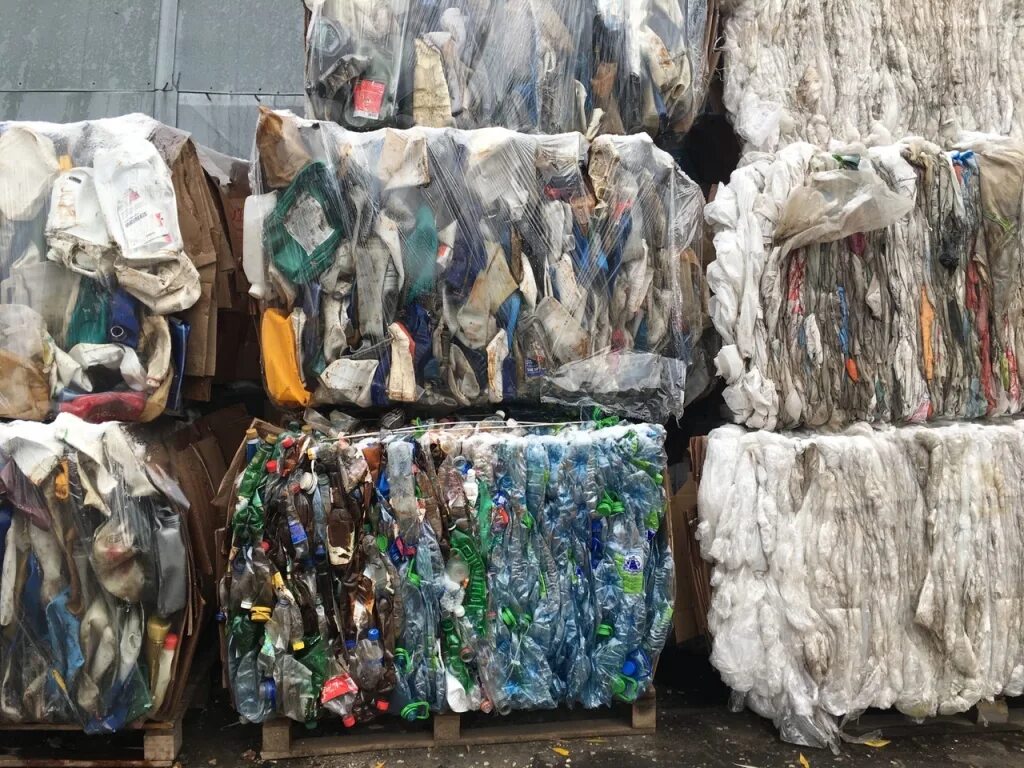 Утилизация йошкар ола. Оранжевые контейнеры для раздельного сбора. Мусорка металла города йошкар-ола. Йошкар-ола на купюрах. Утилизация йошкар ола.