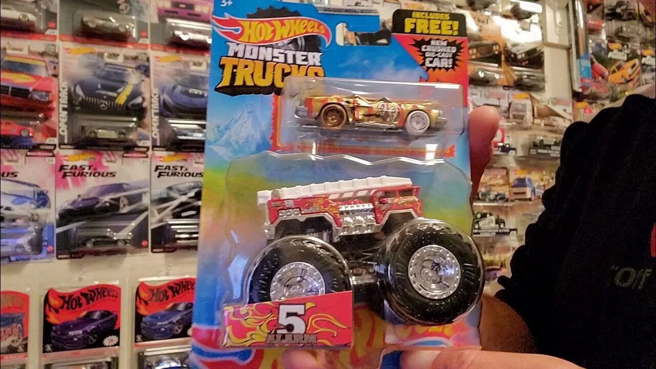 Включи про монстр траков hot wheels. Монстр траки hot Wheels 9 набора. Машинка hot Wheels Madness. Hot Wheels монстр трак Alarm GUNKSTER. Hot Wheels монстр-трак маленький подарочный без подвески.