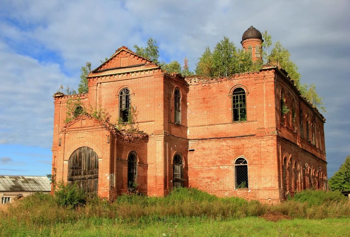 Кировская обл шабалинский р н. Церковь николая чудотворца черновское шабалинский. Шабалинский храм кировская область. Шабалино церковь кировская область. Село черновское шабалинского района церковь.