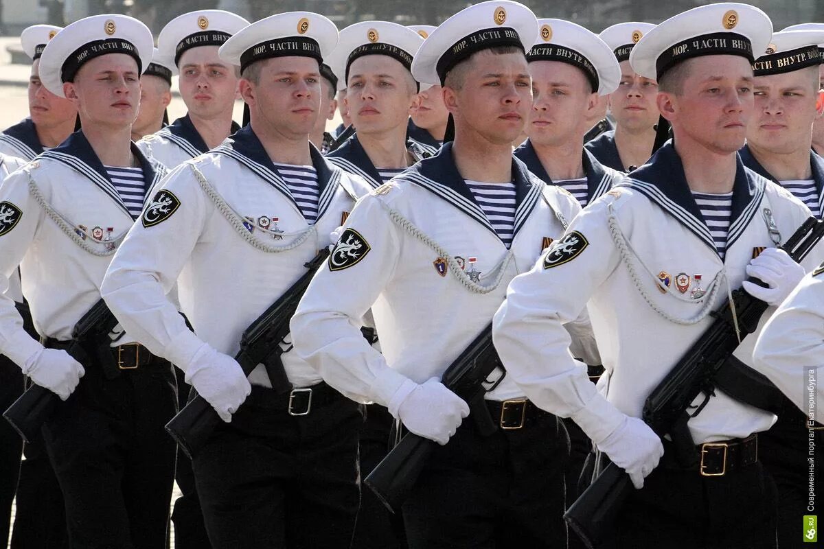 Моряк военно морского флота. Фланка парадная ВМФ. Парадная фланка ВМФ белая. Бескозырка парадная ВМФ. Бескозырка моряка военно-морской флот РФ.