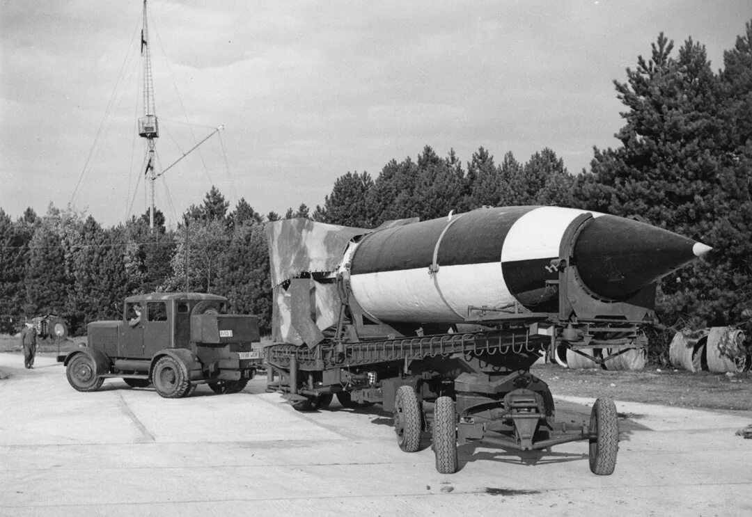 Самая первая баллистическая ракета. ФАУ-2 баллистическая ракета. Первая баллистическая ракета ФАУ-2. ФАУ 2 ракета Германия. V-2 («ФАУ-2»).
