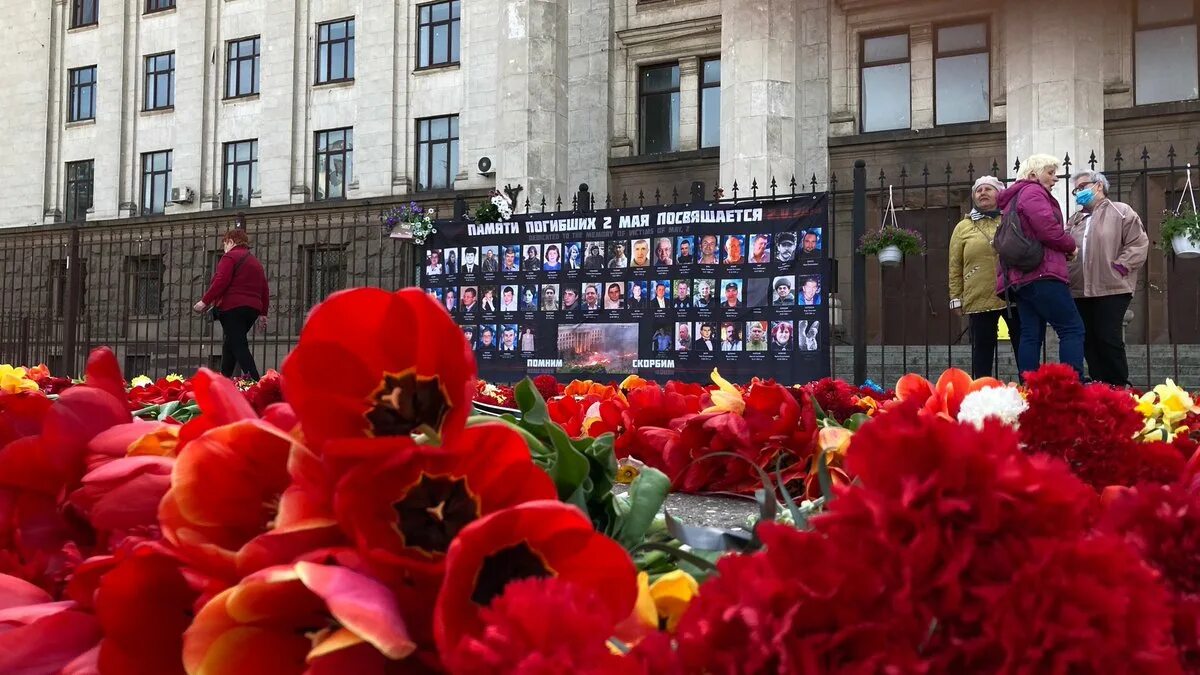 Дом профсоюзов в одессе 2 мая 2014. Одесса 2 мая дом профсоюзов. дом профсоюзов в одессе 2 мая 2014 года. одесса 2014 год дом профсоюзов. одесская трагедия 2 мая 2014 года дом профсоюзов.