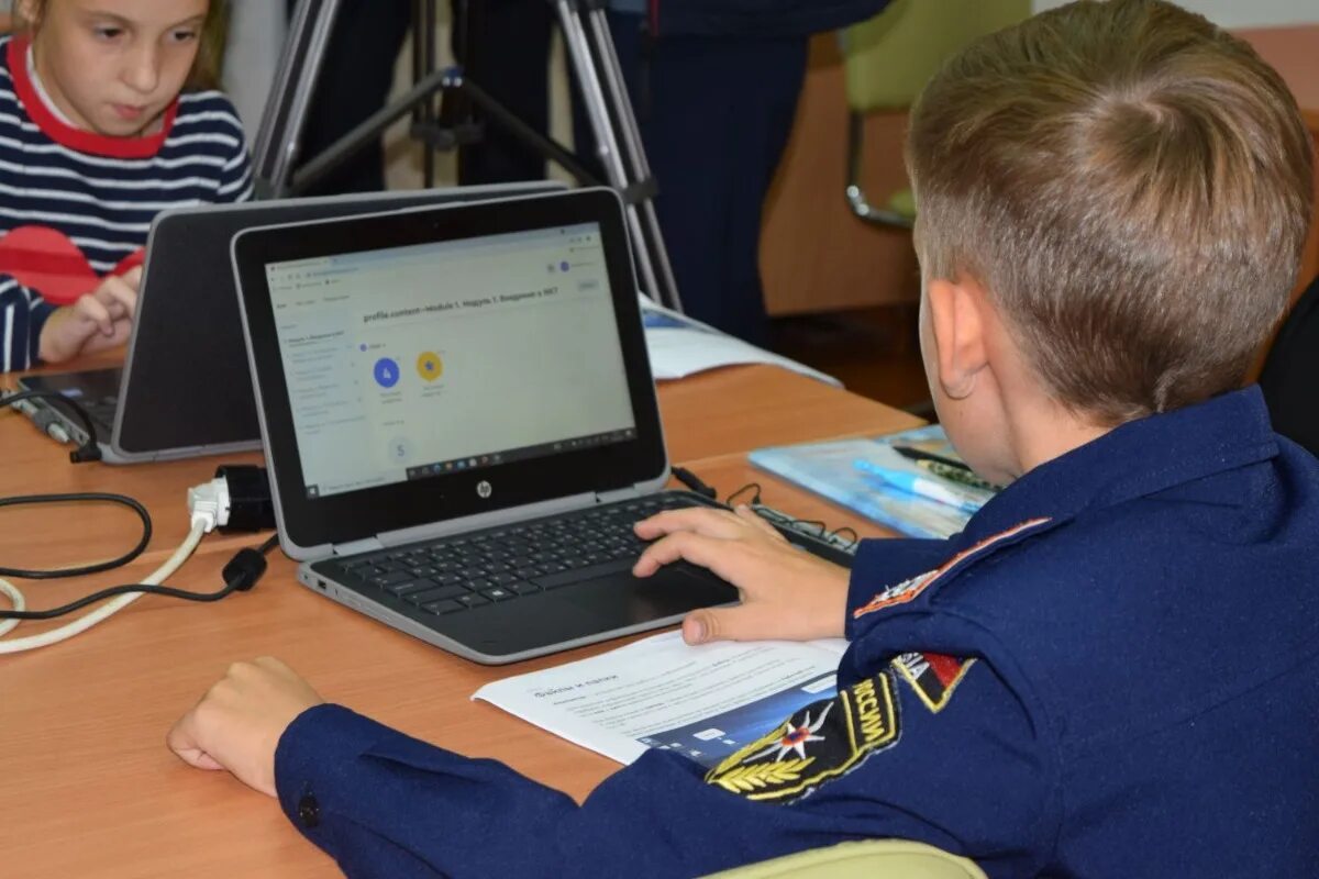 Алгоритмика 1 9 класс белгородская область. Алгоритмика в школах белгородской области. информационные технология для младши классников. алгоритмика 1-8 класс белгородская область. информатика белгород.