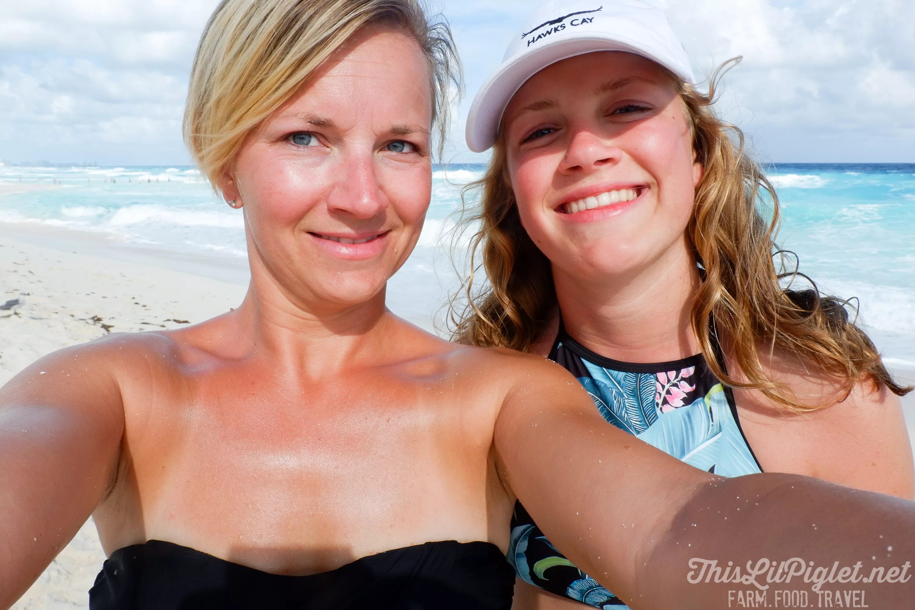 Мама и взрослая дочка. Mom + дочь. Mom daughter tubes. Mother daughter mesmerize. Danish mom and дочка.