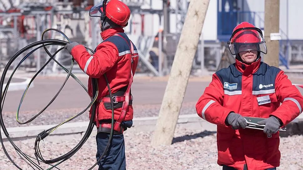 Электромонтер релейщик. Работники энергетической отрасли. Оператор электросети. Оператор электрических сетей. Оператор электросети.