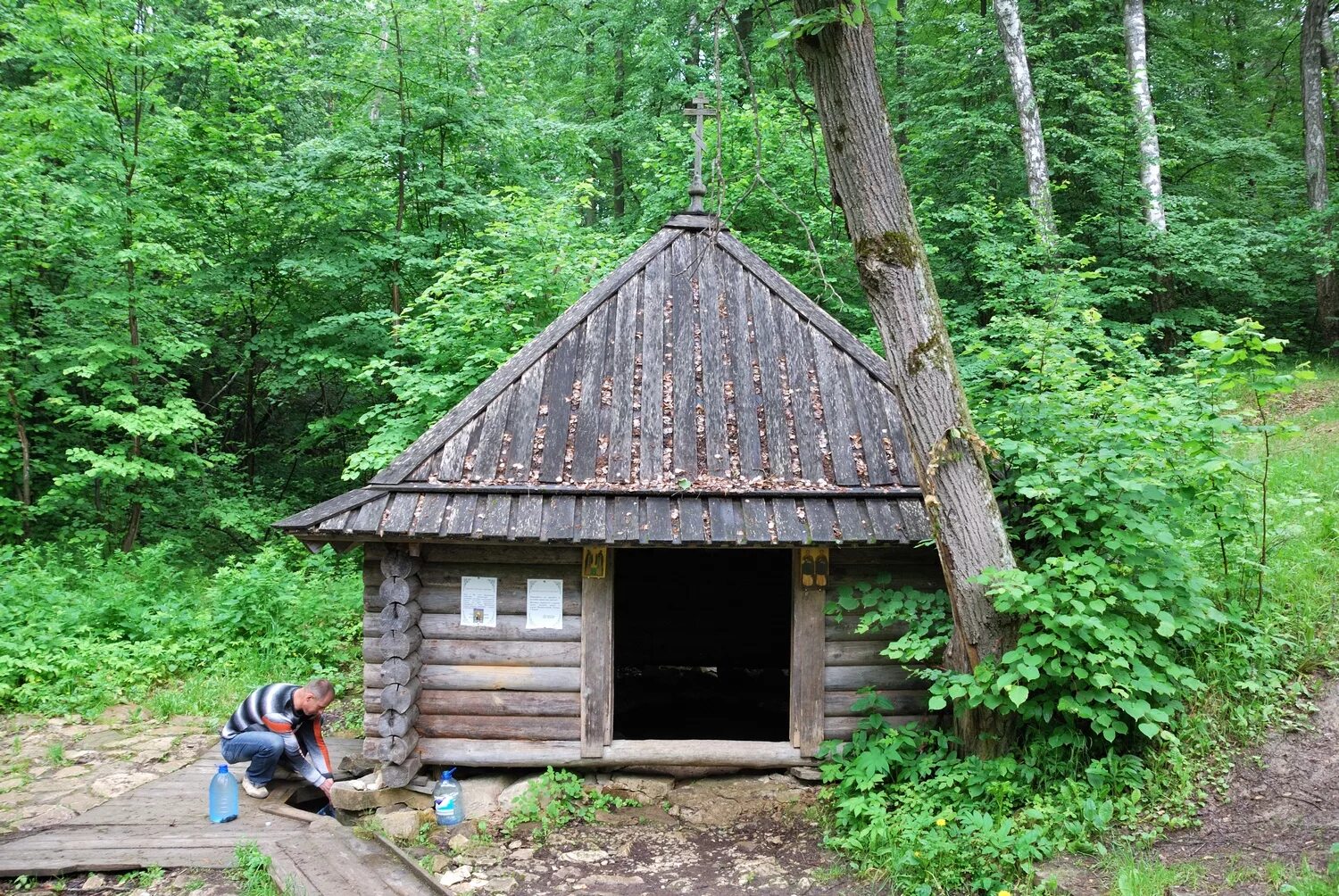 Родники тульской области. Бехово источник иконы Казанской. Святой источник в Заокском районе Тульской области. Поленово купель. Бёхово Тульская область Святой источник.