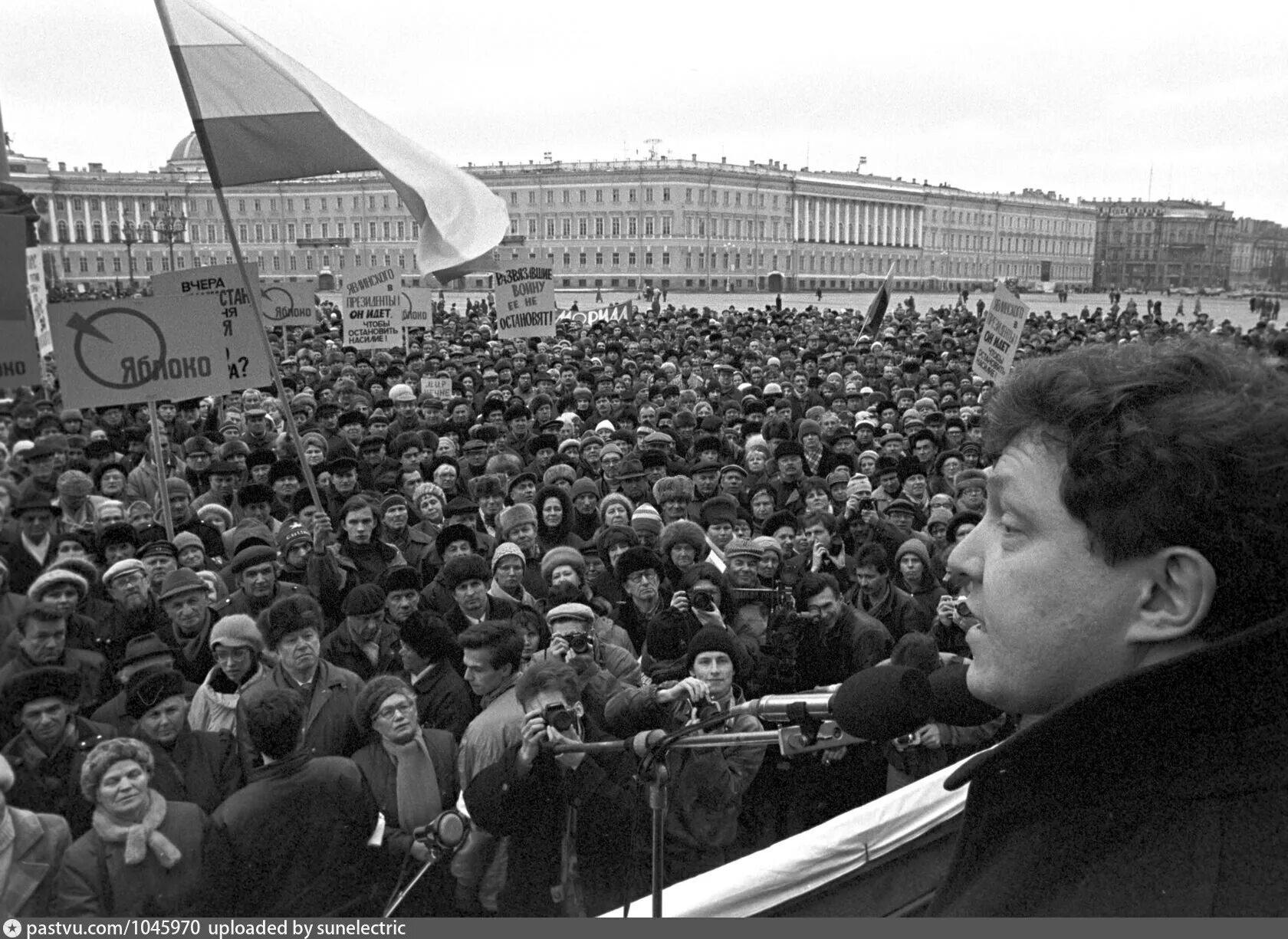 Партия против войны. Явлинский 1990. Партия Явлинский 1993г. Явлинский 1996 предвыборная кампания.